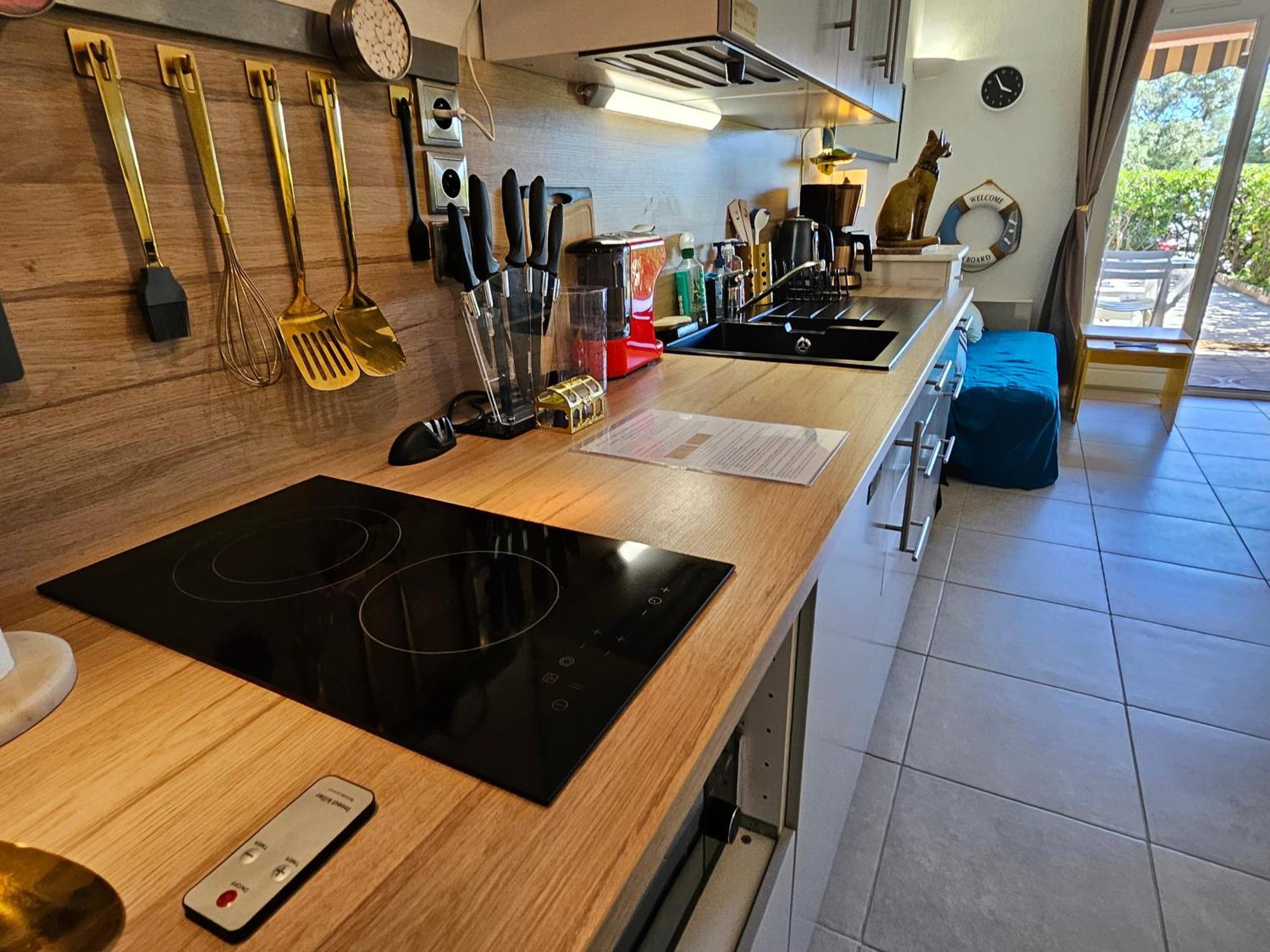 Appartement Presqu'ile De Giens, Maison Rdc Avec Acces Et Jardin Prives Sans Vis-a-vis, Piscine, Plages A 2 Min A Pieds Hyères