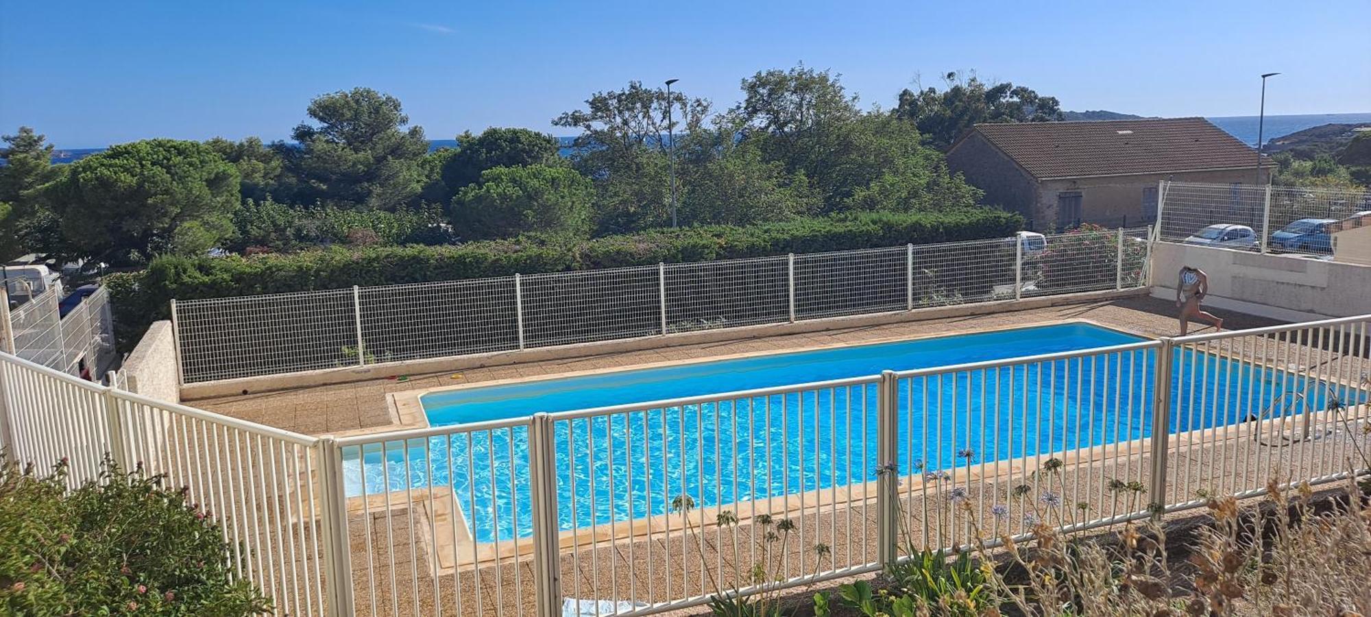 Giens Peninsula Seaside Villa: Private Garden, Pool, And Access *