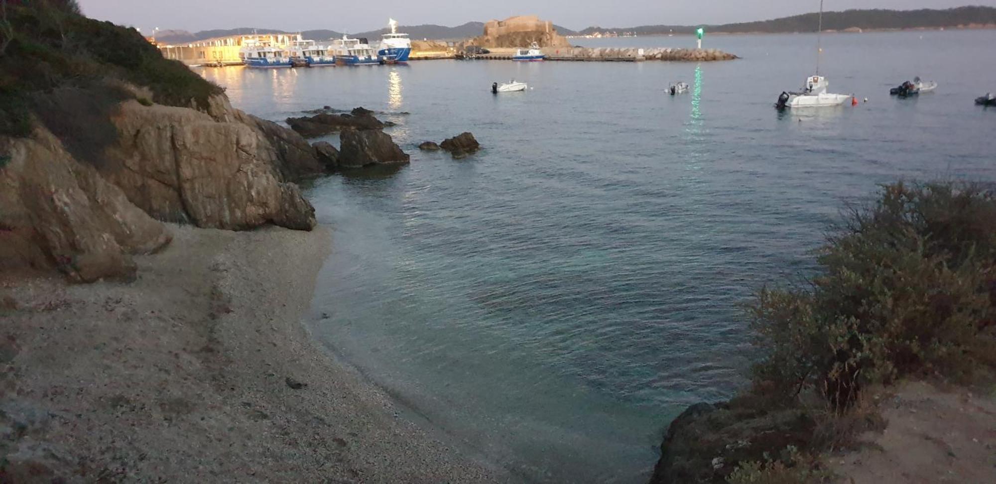 Presqu'ile De Giens, Maison Rdc Avec Acces Et Jardin Prives Sans Vis-a-vis, Piscine, Plages A 2 Min A Pieds Appartement Hyères