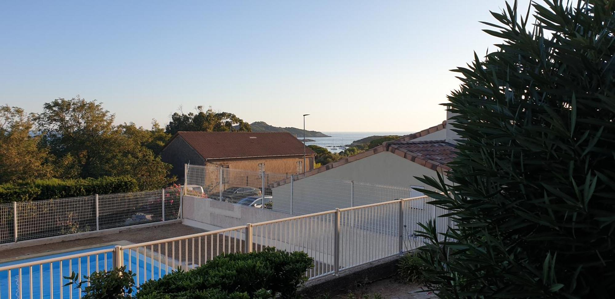 Apartment Giens Peninsula Seaside Villa: Private Garden, Pool, And Access Hyeres