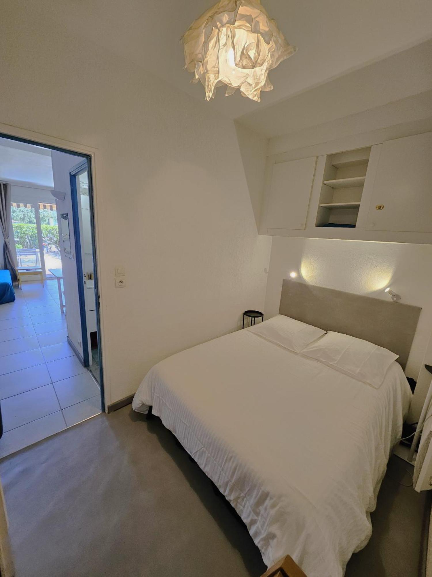 Giens Peninsula Seaside Villa: Private Garden, Pool, And Access Apartment