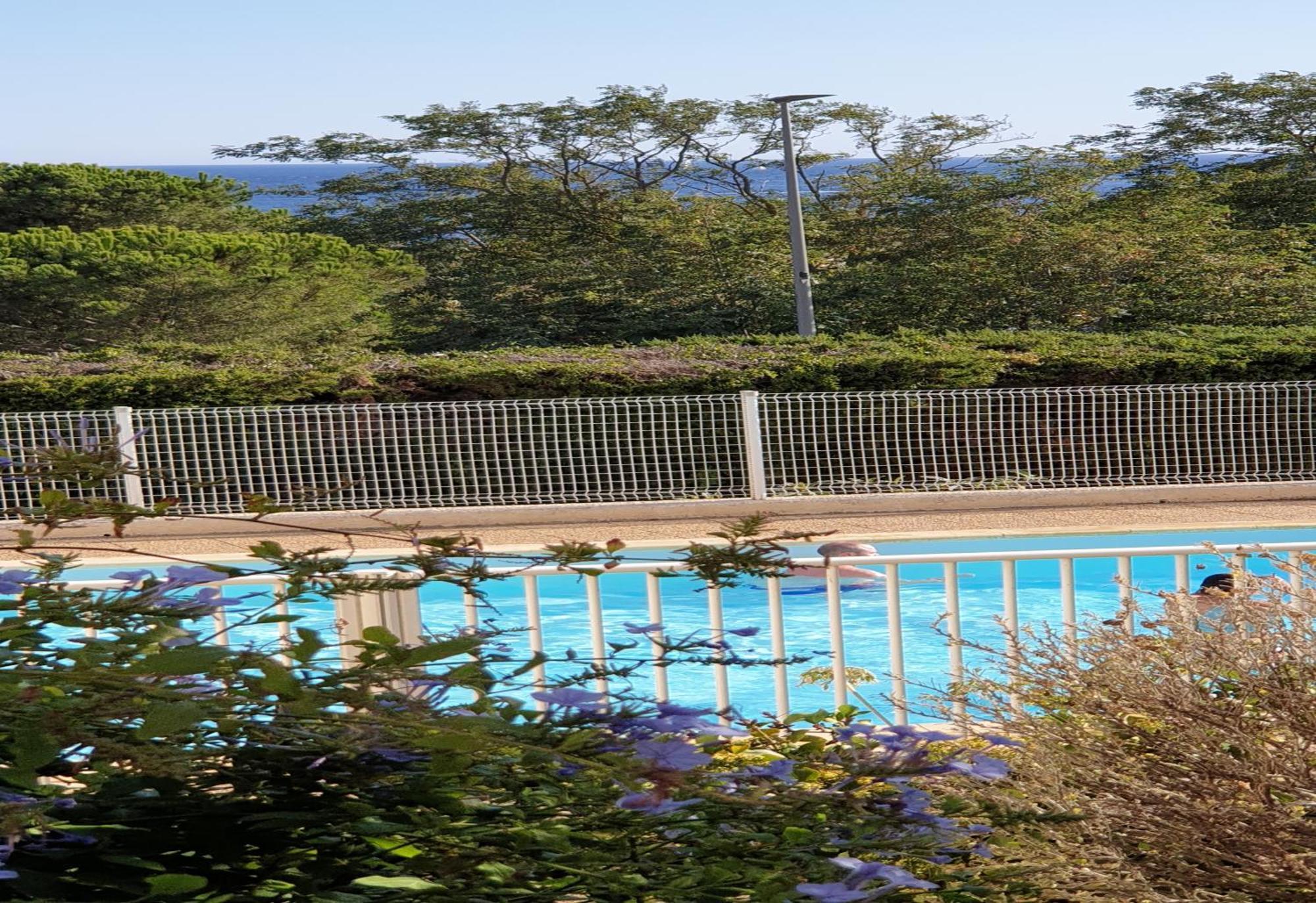 Giens Peninsula Seaside Villa: Private Garden, Pool, And Access Apartment